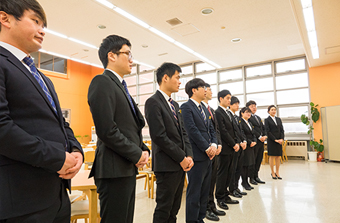 独自の企業説明会を学内で開催