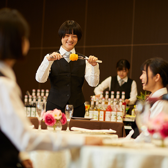 料飲サービスで唯一の国家資格取得が可能